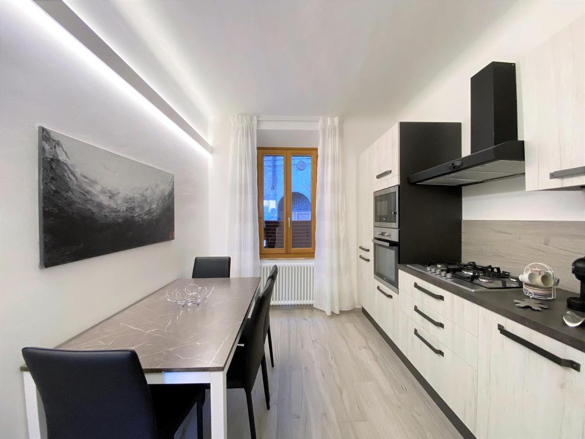 Casa Stella- A Due Passi Dal Corso Di Siena Apartment Exterior photo